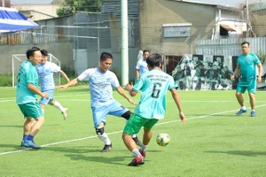 Đại học Luật TP.HCM tổ chức giải bóng đá thu hút hơn 400 cựu sinh viên