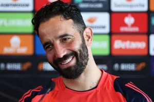 Amorim đáp trả về việc loại MU khỏi Champions League