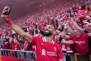 Salah ngay lập tức xát muối vào vết thương của MU