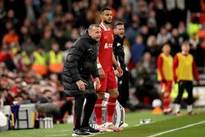 Xác nhận 1 huyền thoại của Liverpool ra đi