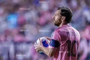 Messi chửi rủa chính mình: ‘Tôi đã làm gì thế này’