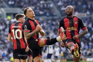 Vì sao MU từ bỏ chiêu mộ ngôi sao có thể thay thế Salah tại Liverpool?