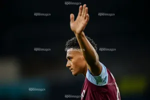 Tiền đạo mục tiêu của MU tức giận với Rashford