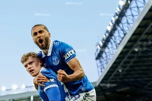 Chuyển nhượng của MU: Lộ diện số 9 mới, Sancho đàm phán ra đi