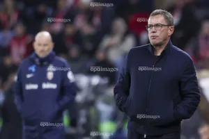 Cựu HLV của MU phẫu thuật khẩn cấp