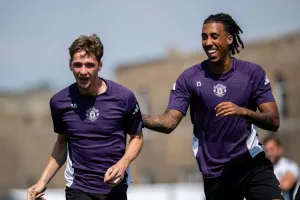 MU bổ sung thần đồng có người cha rất nổi tiếng vào đội hình đá với Arsenal