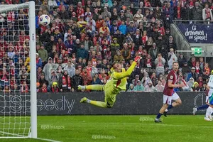 Tin chuyển nhượng của MU: Tương lai của Donnarumma và vấn đề của Sancho