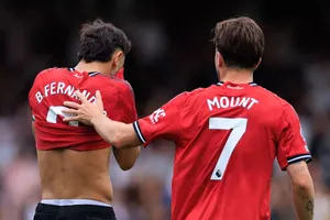 Bruno Fernandes yêu cầu trọng tài xin lỗi