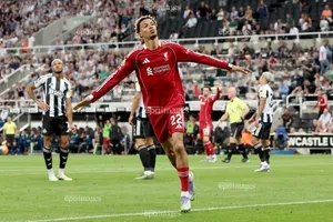 Liverpool thắng siêu kịch tính phút bù giờ cuối cùng