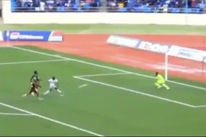 Onana bị chế giễu vì lại làm trò hề