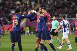 Barcelona chiếm ngôi đầu bảng La Liga của Real Madrid