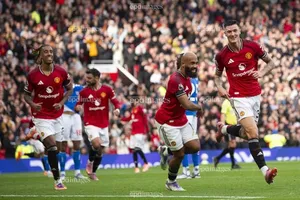 MU thắng ấn tượng, Arsenal lên đỉnh Premier League