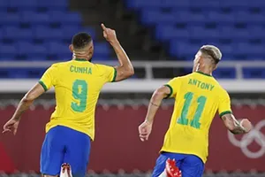 Antony tiết lộ người muốn anh ở lại MU