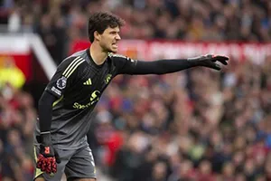 Lammens gây ảnh hưởng đến phòng thay đồ của MU