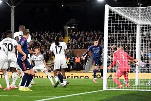 Thắng Fulham, Arsenal tiếp tục dẫn đầu bảng xếp hạng