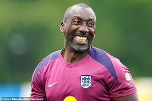 Cựu sao Chelsea đưa ra tuyên bố kỳ lạ về MU