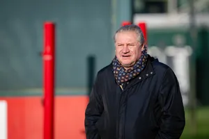 Sir Alex Ferguson xin lỗi cả đội MU vì một ngôi sao đòi ra đi