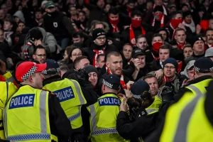 UEFA trừng phạt Bayern Munich