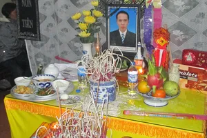 Thứ trưởng tìm việc làm cho vợ tài xế taxi bị cướp sát hại