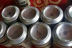 Phát hiện số bia Hà Nội bị xóa hạn sử dụng trong tiệc cưới