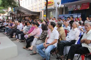 'Đụng độ' âm thanh ầm ĩ trên Đường sách TP.HCM