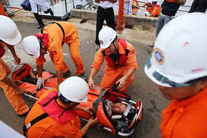 Tàu cảnh sát biển ra khơi cứu tàu cá gặp nạn trên biển