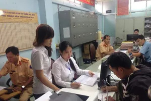 Phú Nhuận: Trả GPLX, căn cước tận nhà dân