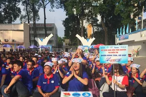 10.000 lượt sinh viên xuống đường tiếp sức mùa thi