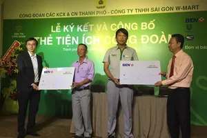 Công nhân mua hàng thẻ tiện ích được giảm giá 5-10%