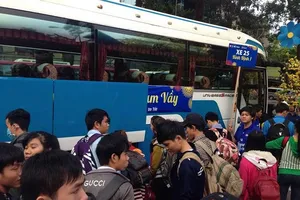 Tặng 1.000 vé xe cho công nhân về Tết