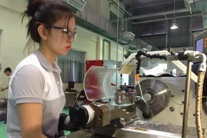 Phụ nữ ít có cơ hội việc làm hơn nam giới