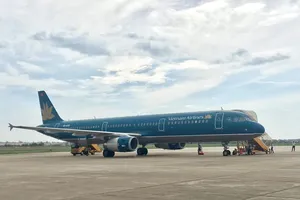 Máy bay Vietnam Airlines lại bị chiếu laser vào khoang lái