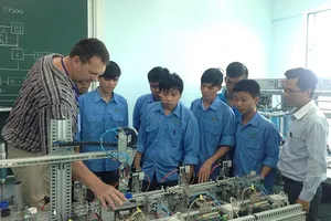 Lao động nước ngoài tại Việt Nam đủ 1 năm buộc phải đóng BHXH