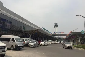 Khách ngoại bị từ chối nhập cảnh do dùng hộ chiếu giả