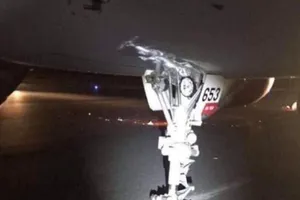 Xe kéo từ Cam Ranh lên giải tỏa sân bay Buôn Ma Thuột