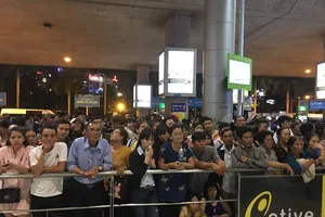 Sân bay Tân Sơn Nhất nhộn nhịp đón Việt kiều về quê ăn Tết