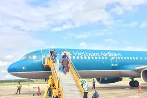 Phải xin phép 10 nước, bay vòng qua Mông Cổ để đến châu Âu