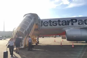 Đe dọa tiếp viên, không chịu nộp phạt, bị cấm bay 12 tháng