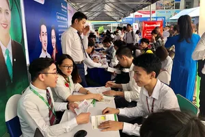 DN ngoại chi bạo để tuyển nhân sự ngành công nghệ tài chính