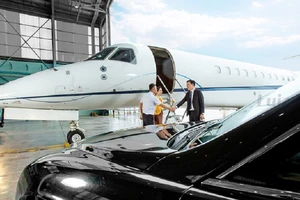 Bay từ TP.HCM ra Hà Nội hết 460 triệu đồng có gì đặc biệt?