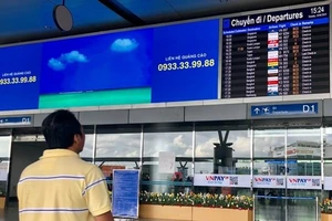 Sân bay 'im lặng', khách ít nhỡ chuyến hơn lúc phát loa