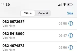 Nữ nhân viên 'dội bom' dọa khách hàng mua điện thoại