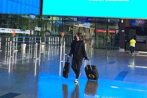 Phi trường Tân Sơn Nhất trống vắng khi giảm kỷ lục chuyến bay