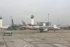 Sắp đóng 1 đường băng Tân Sơn Nhất để sửa chữa