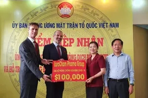 Các ông lớn ngành dược ủng hộ 100.000 USD chống dịch 