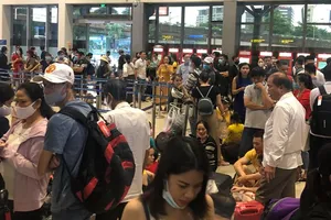 Hàng trăm chuyến bay bị trễ, hủy tại Tân Sơn Nhất