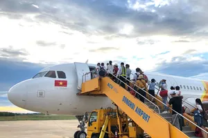 3 sân bay ở miền Trung tạm dừng khai thác do bão số 5