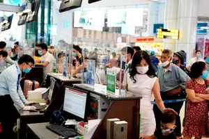 Sân bay Nội Bài lắp vách ngăn giọt bắn tại quầy giao tiếp