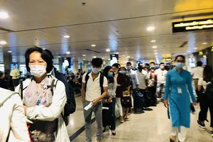 Trên máy bay không đeo khẩu trang phạt đến 3 triệu đồng