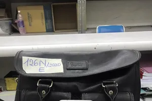 Sân bay Tân Sơn Nhất mời nhận hàng trăm tài sản khách bỏ quên